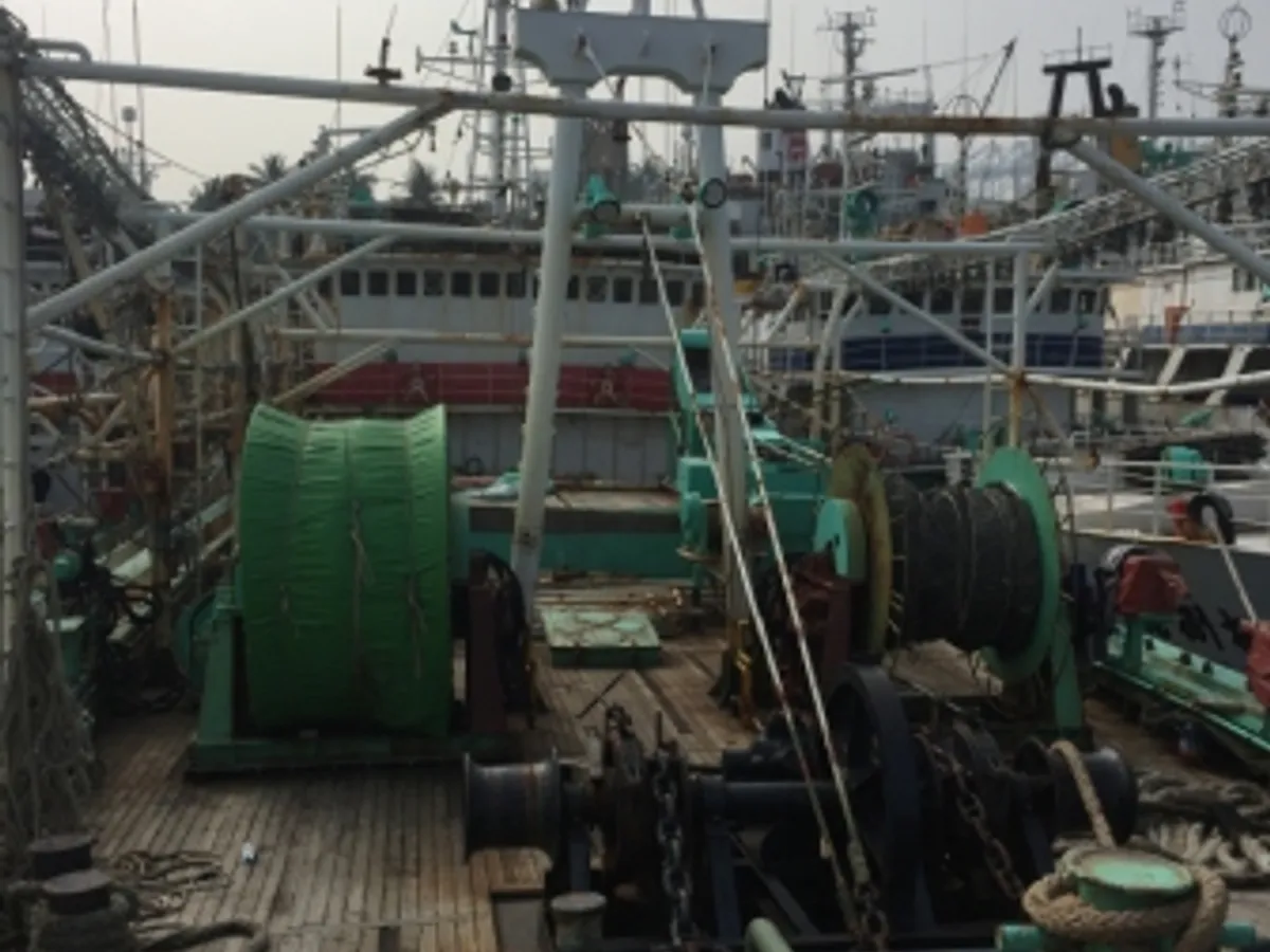 Navio de pesca de lula com anzol à venda