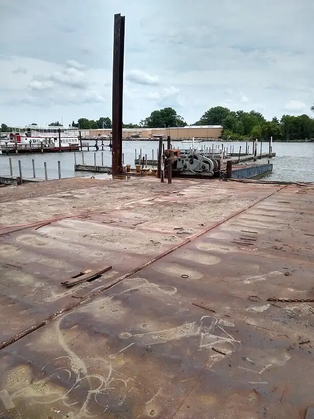 Barcaça à venda