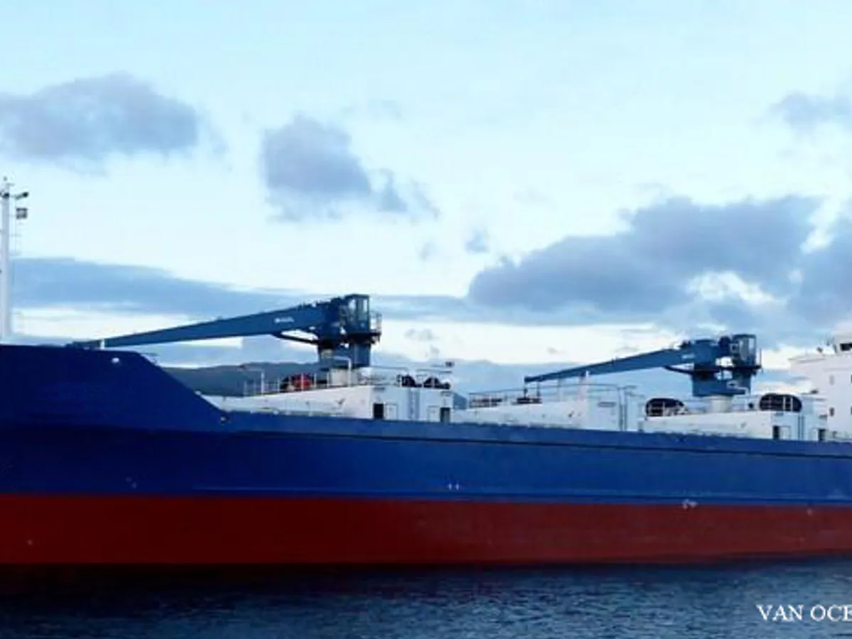 Navio frigorífico à venda