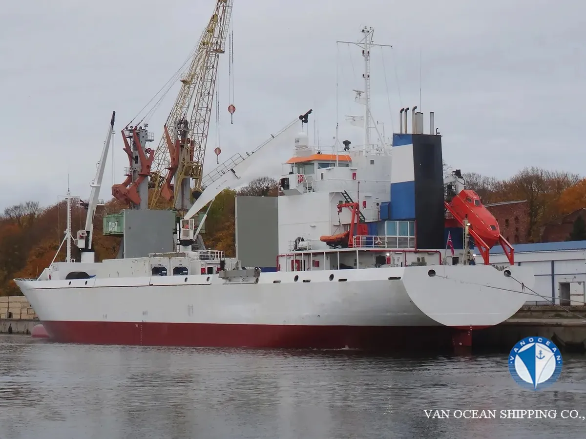 Navio frigorífico à venda