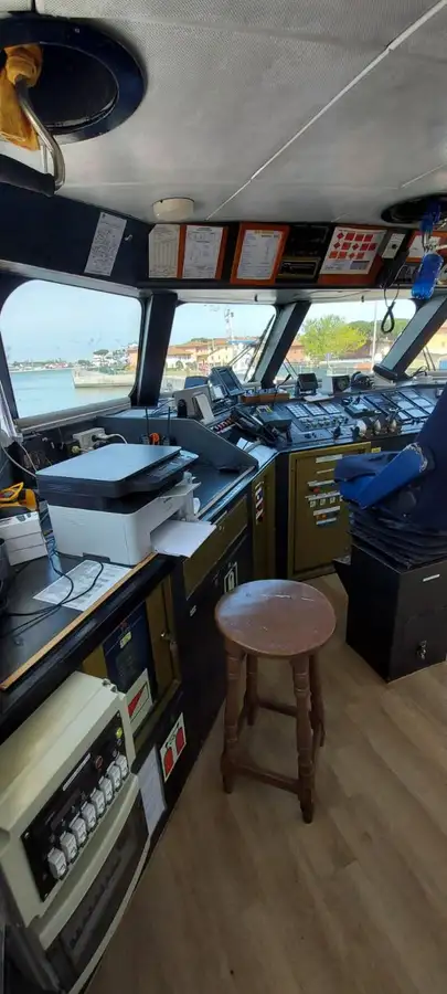Barco de tripulação à venda