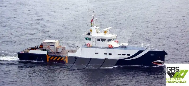 Barco de tripulação à venda