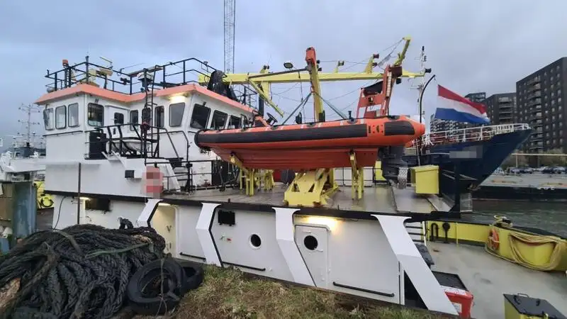 Navio de abastecimento à venda