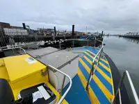 Barco de tripulação à venda