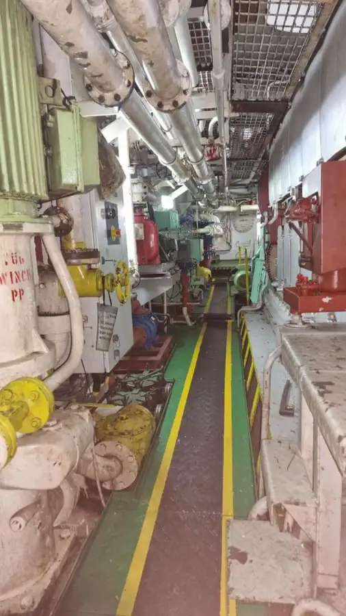 Navio de abastecimento à venda