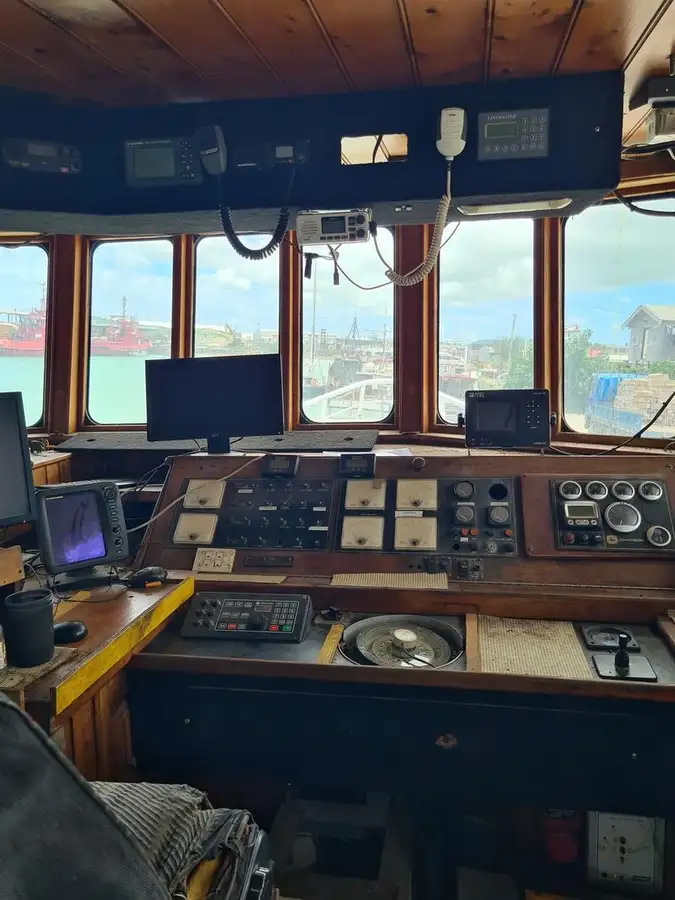 Navio de pesca de arrasto à venda