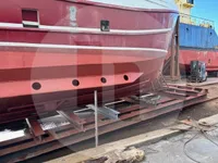 Navio transportador de peixes vivos à venda