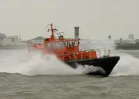 Barco de tripulação à venda
