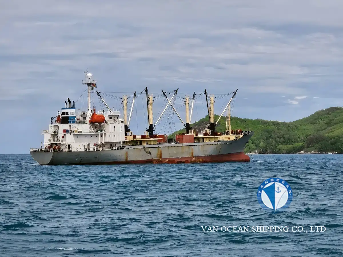 Navio frigorífico à venda