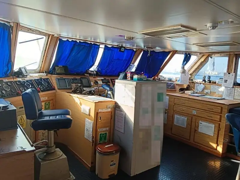Barco de tripulação à venda