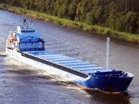 Navio costeiro à venda