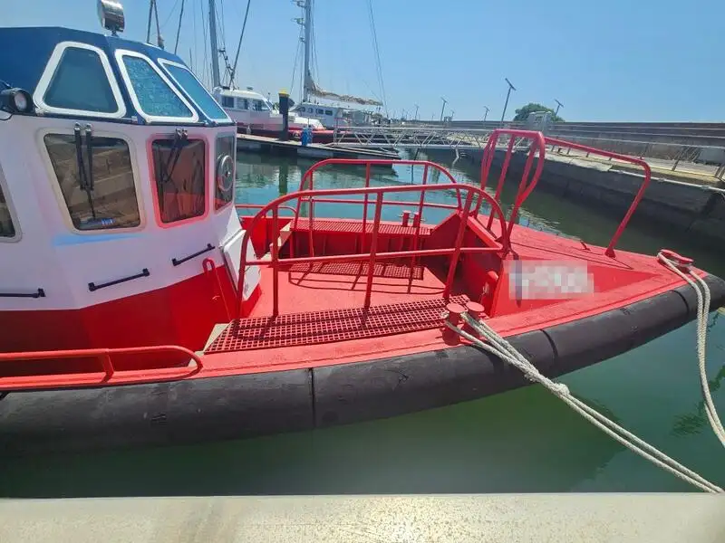 Barco de tripulação à venda