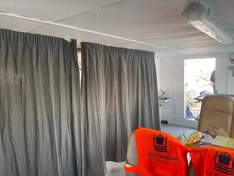 Navio porta-contêineres à venda
