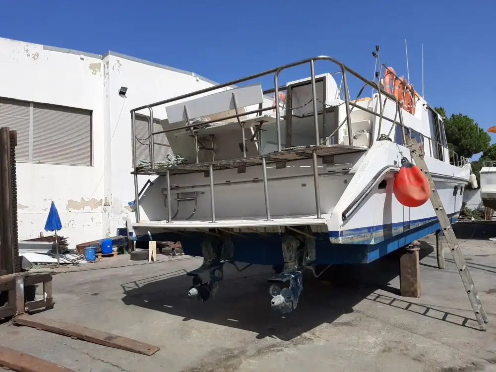Barco de tripulação à venda