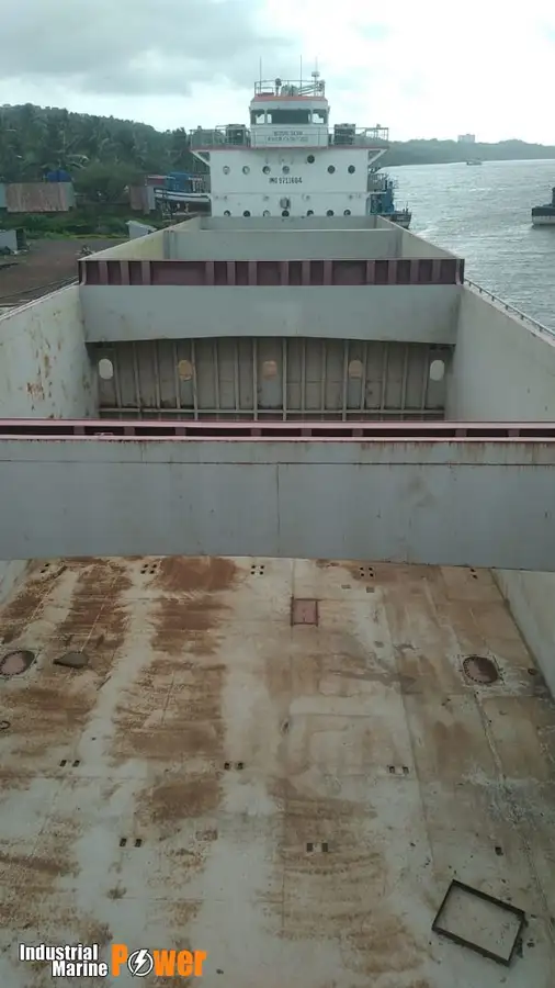Navio porta-contêineres à venda