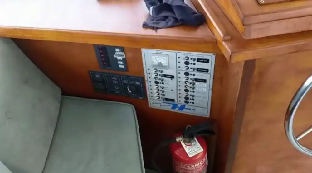 Barco de tripulação à venda