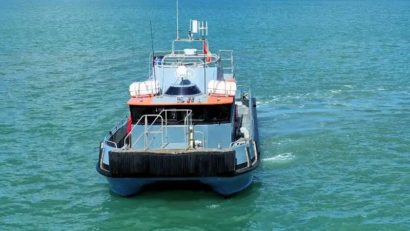 Navio porta-contêineres à venda