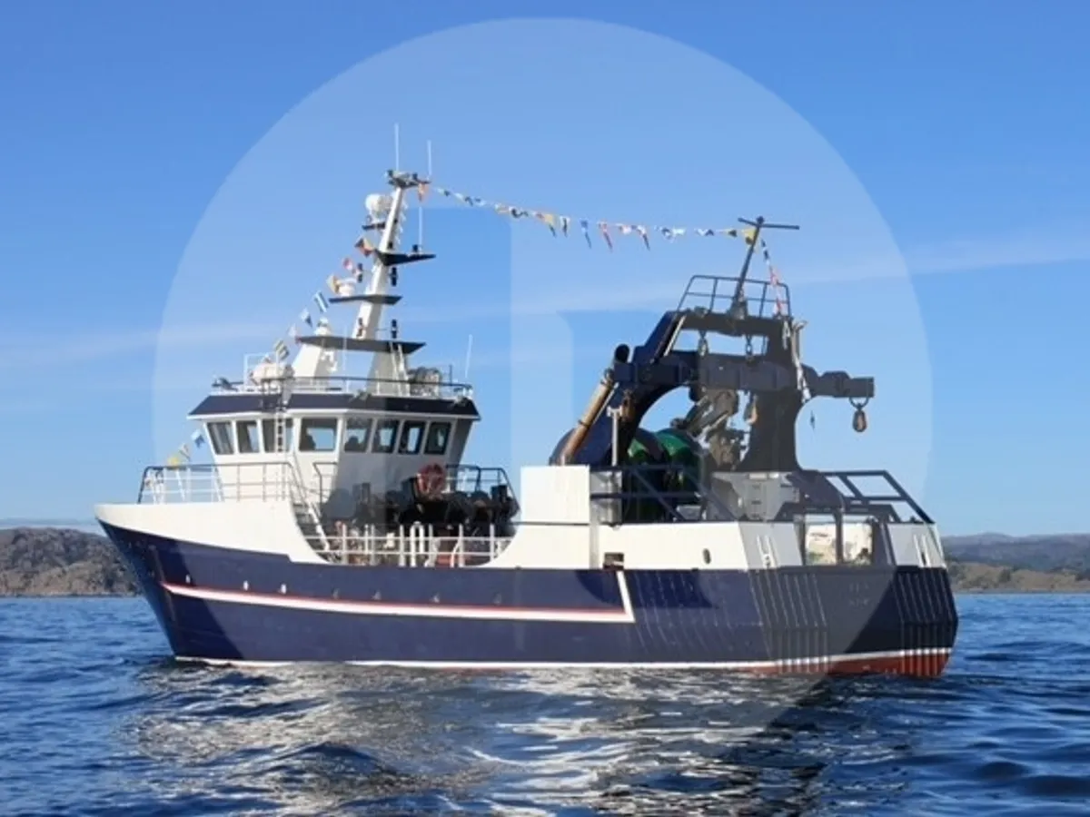 Navio de pesca à venda