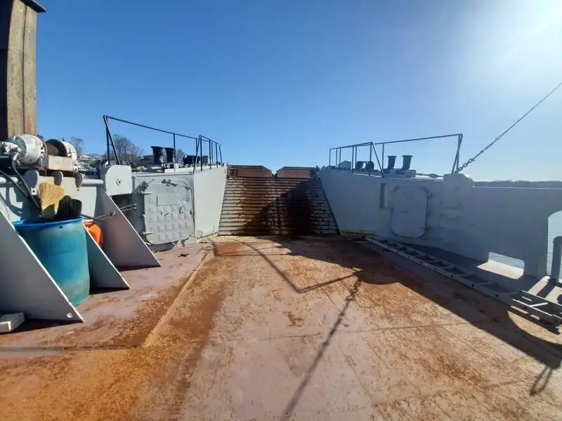 Balsa de desembarque, tanque à venda