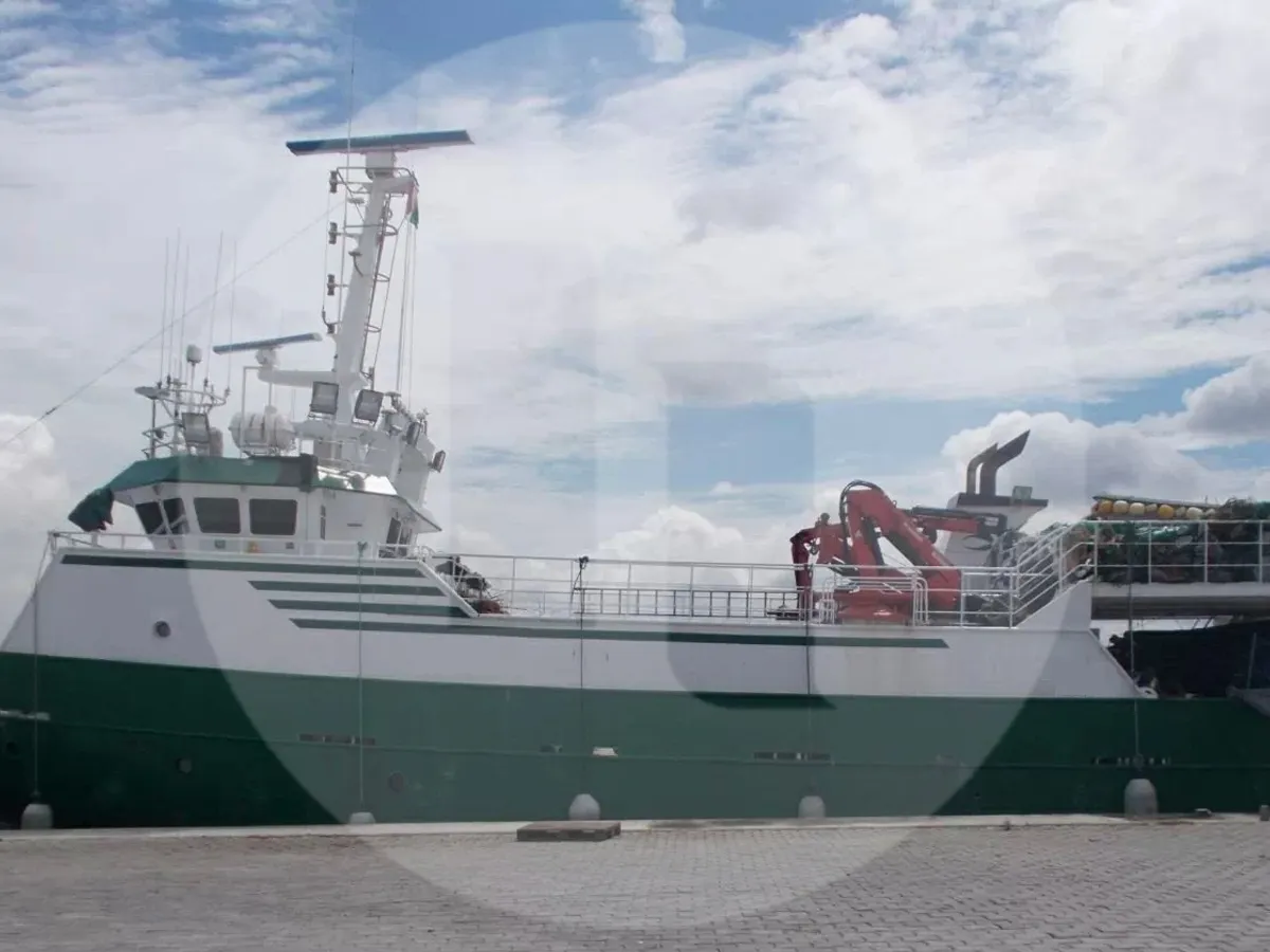 Navio de pesca à venda