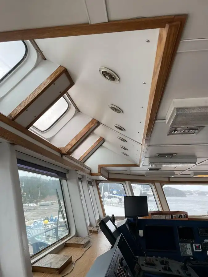 Navio de abastecimento à venda