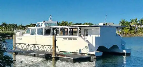 Catamarã à venda