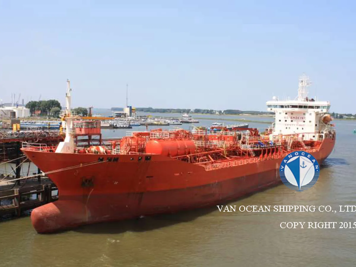 Navio-tanque de óleo/produtos químicos à venda