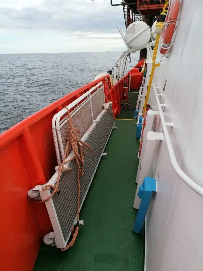 Barco de tripulação à venda