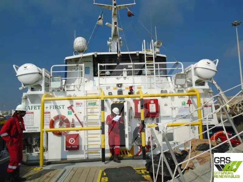 Barco de tripulação à venda