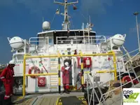 Barco de tripulação à venda