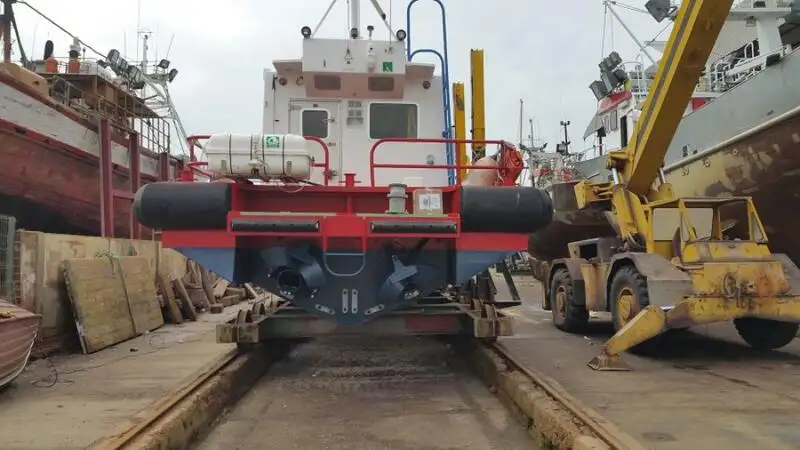 Barco de tripulação à venda