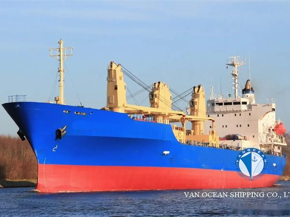 Navio frigorífico à venda