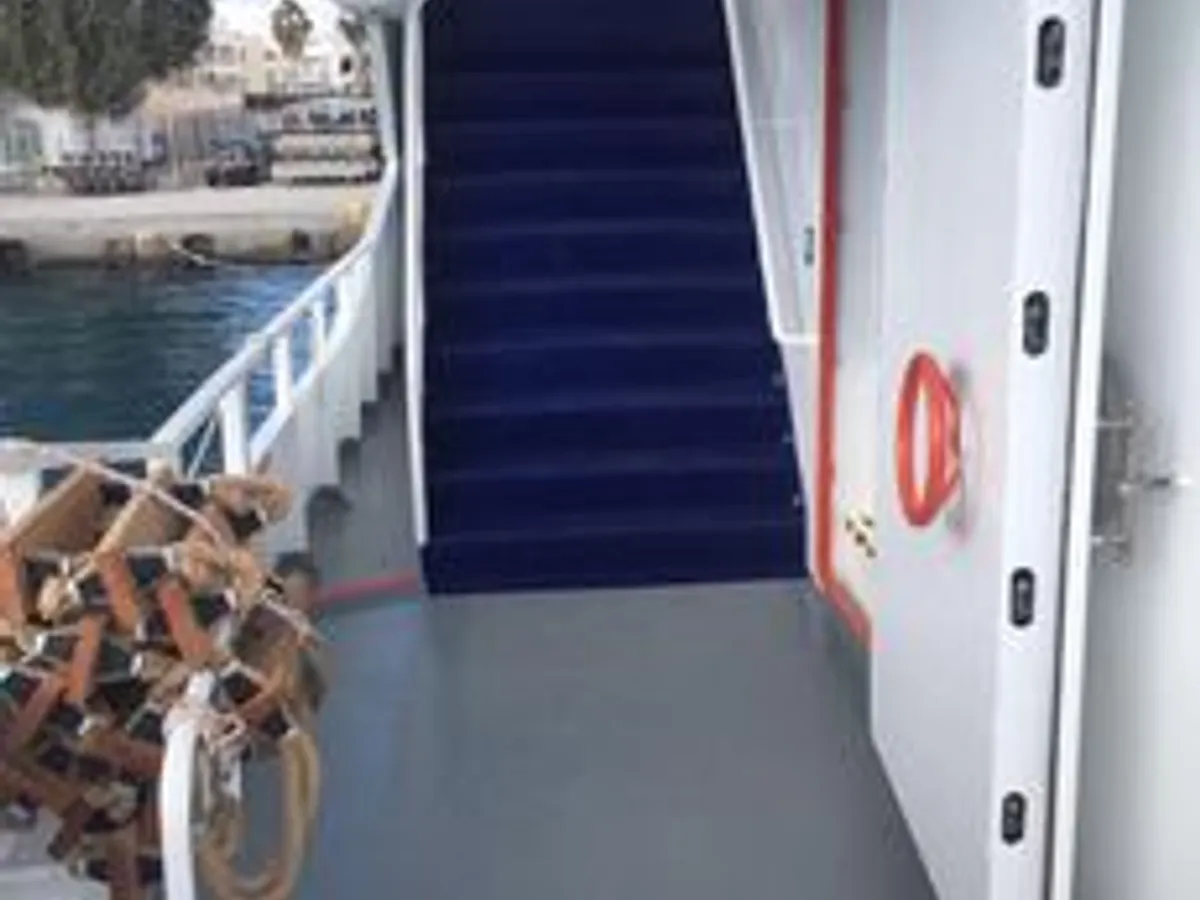 Navio de passageiros à venda