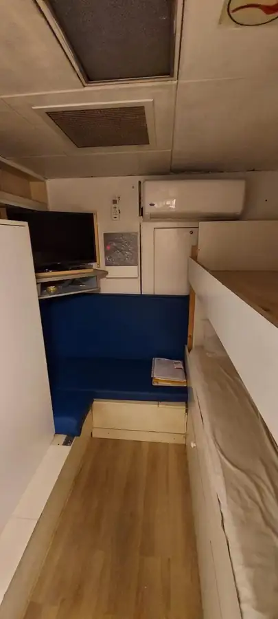 Barco de tripulação à venda