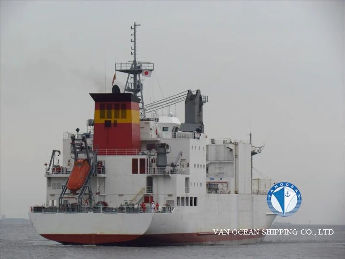 Navio frigorífico à venda