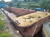 Barcaça à venda