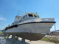Barco de tripulação à venda