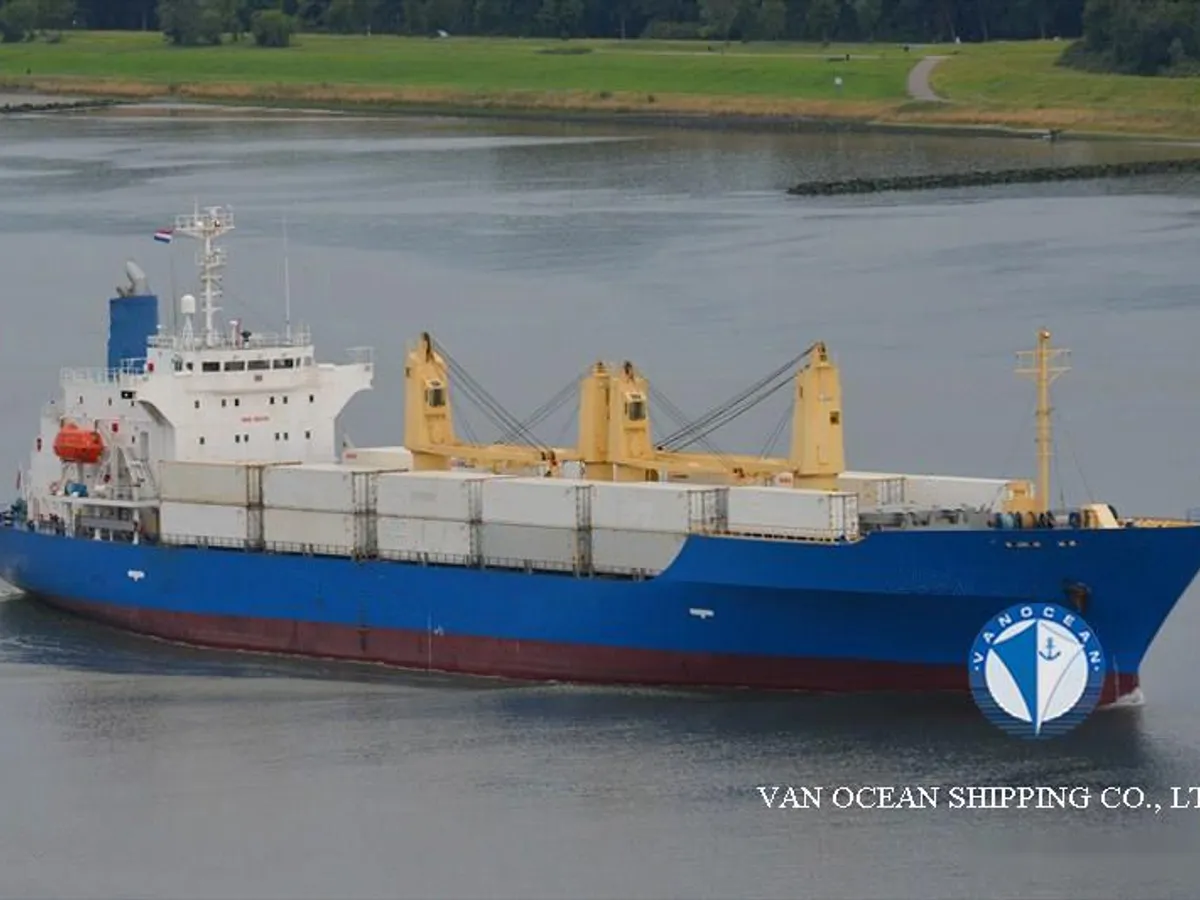 Navio frigorífico à venda