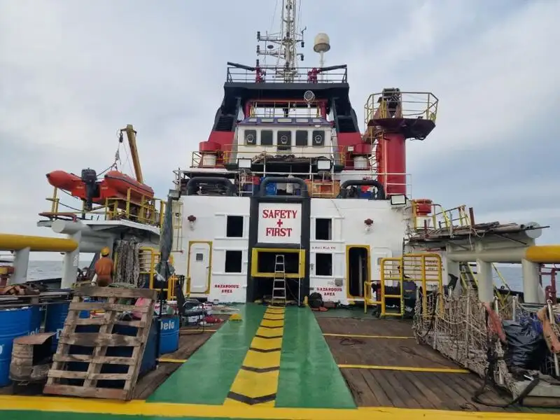 Navio de abastecimento à venda