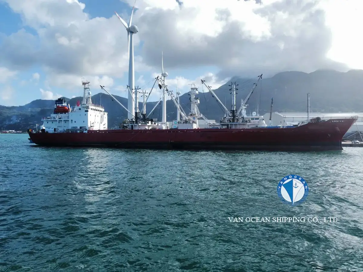 Navio frigorífico à venda