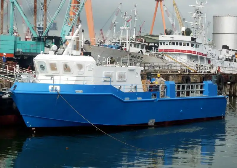 Barco de tripulação à venda