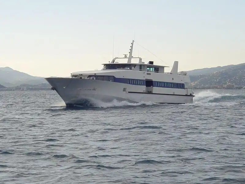 Navio de transporte de passageiros (Ferry) à venda