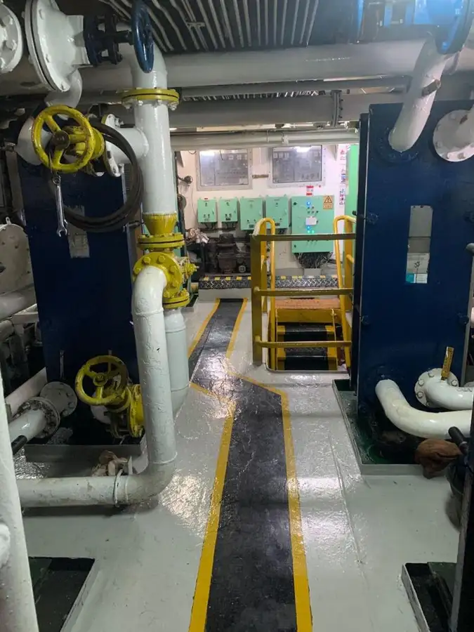 Navio de abastecimento à venda