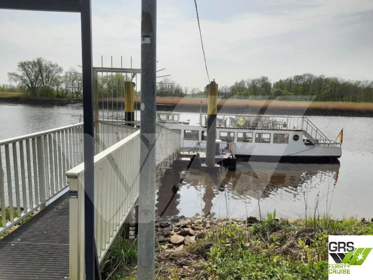 Barco de turismo à venda