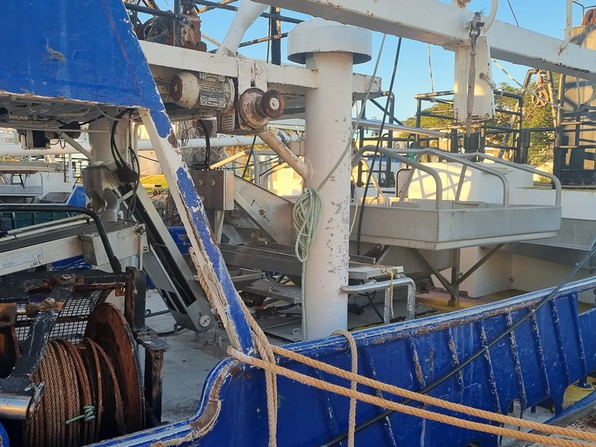 Navio de pesca de arrasto à venda