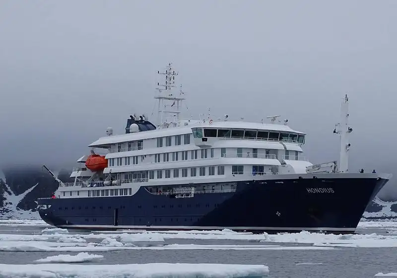 Navio de cruzeiro à venda