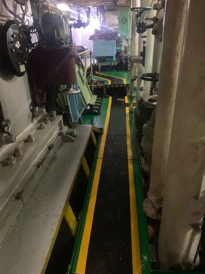 Navio de abastecimento à venda