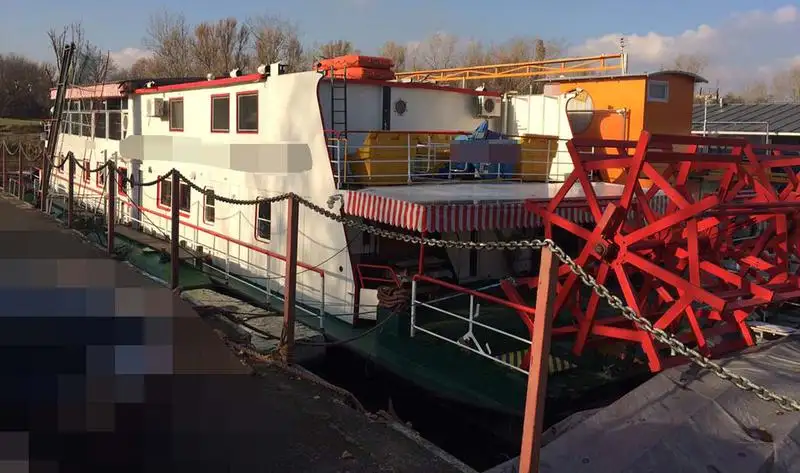 Navio porta-contêineres à venda