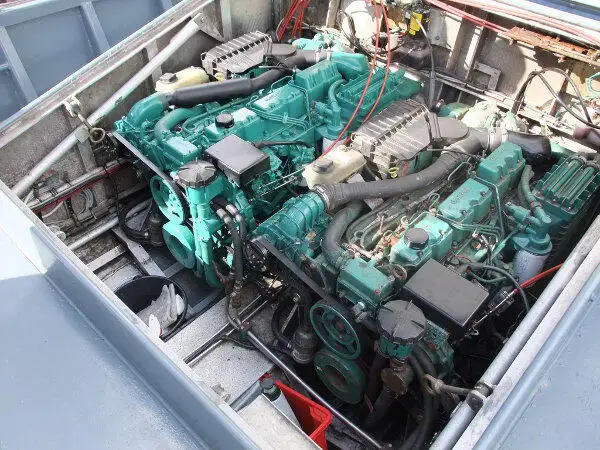 Barco de tripulação à venda