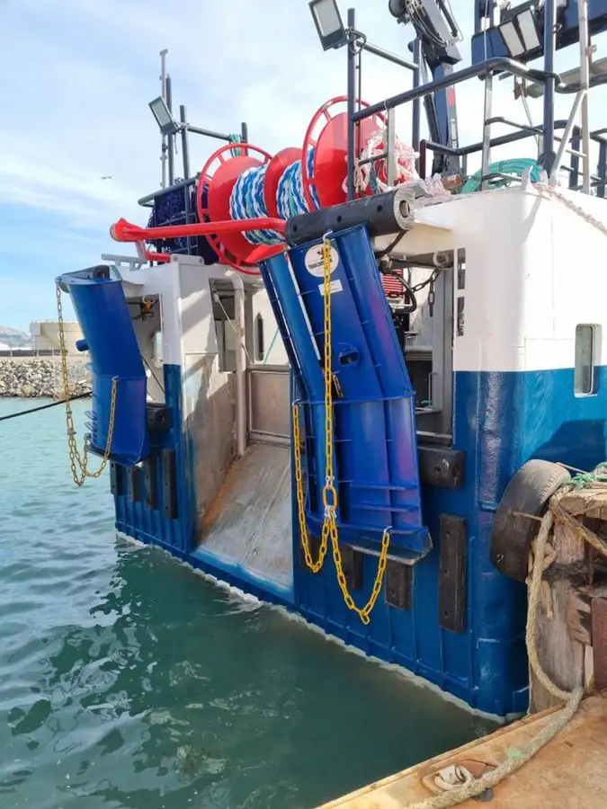 Navio de pesca de arrasto à venda